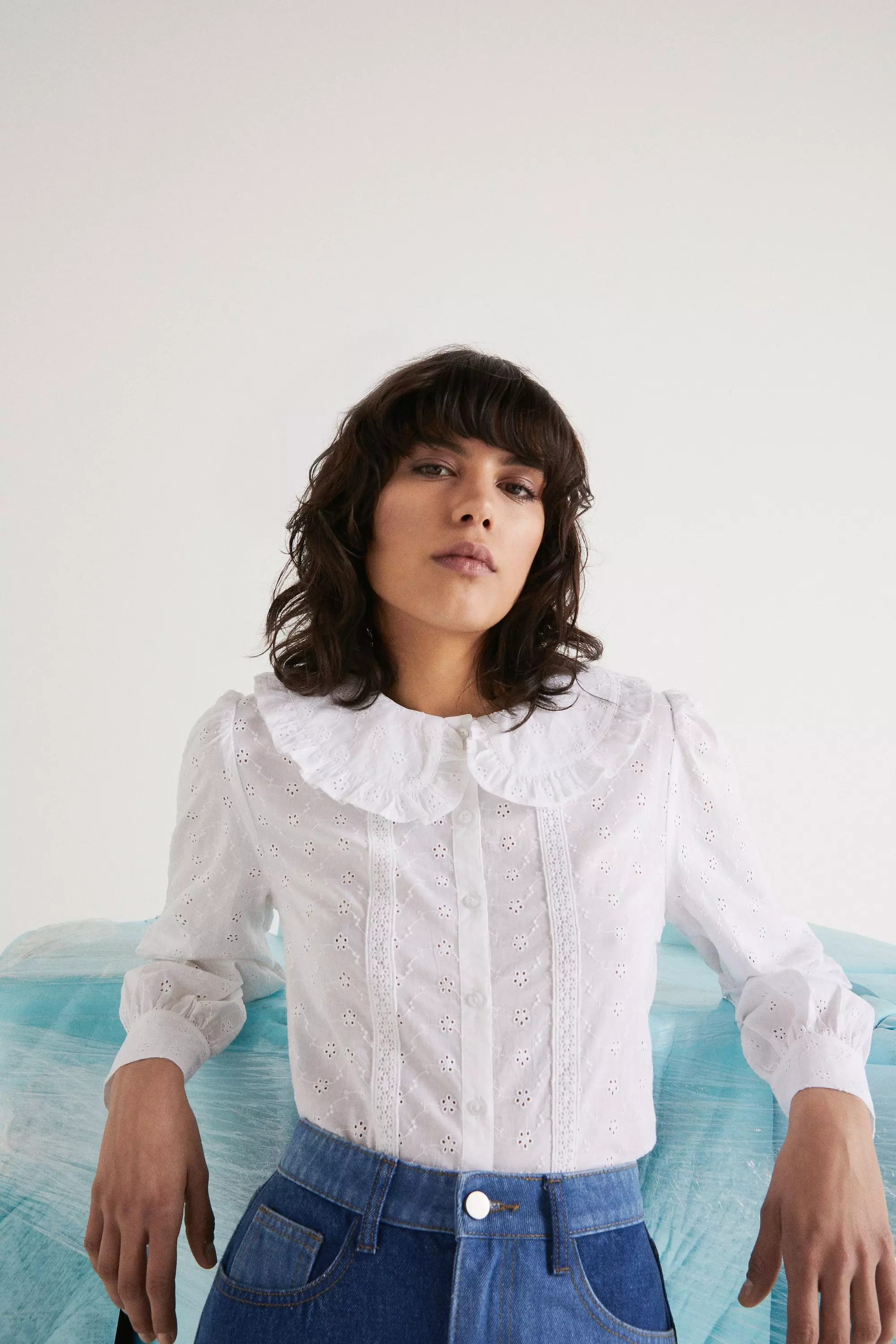 blouse with frill collar