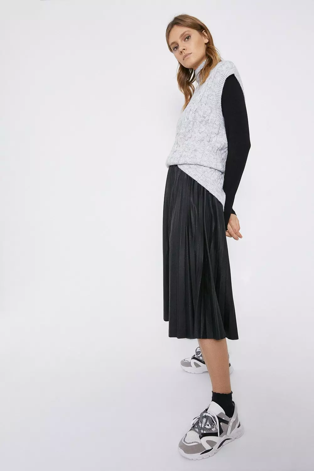 Black pleated 2025 midi skirt warehouse