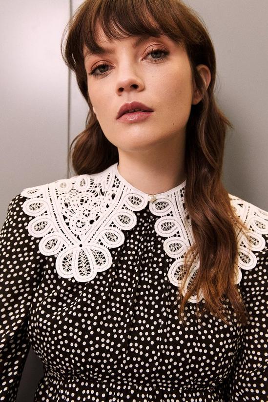 Warehouse White Embroidered Collar 1
