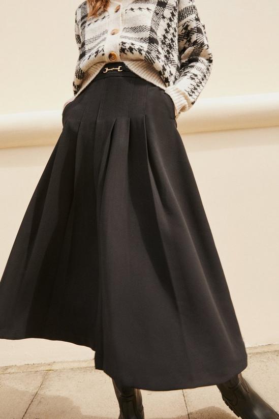 Warehouse Gold Buckle Detailed Pleated Skirt 1