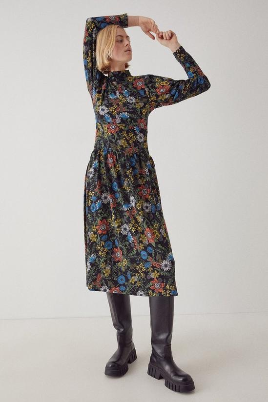 Warehouse Printed Soft Touch Funnel Puff Sleeve Dress 1