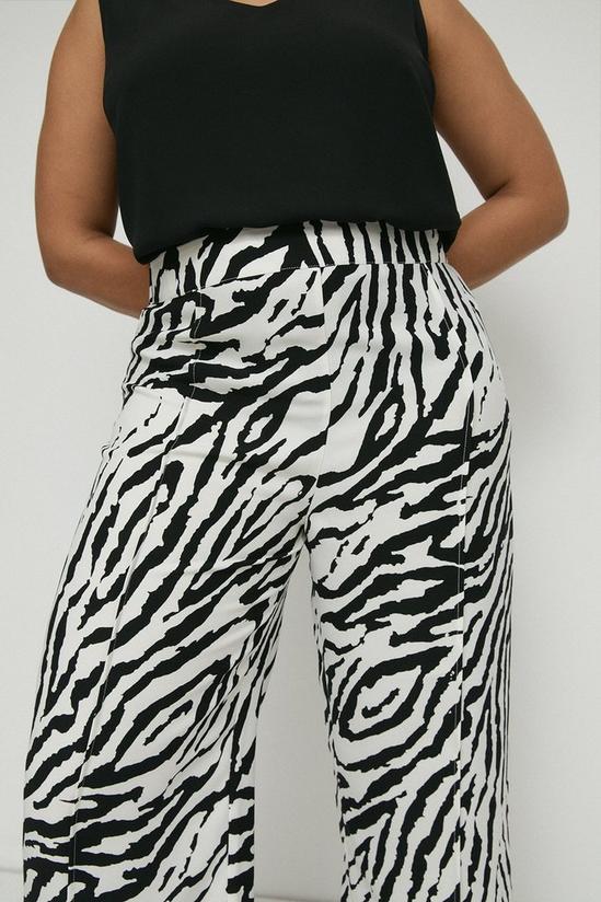 Warehouse Plus Size Zebra Crepe Wide Crop Trousers 2